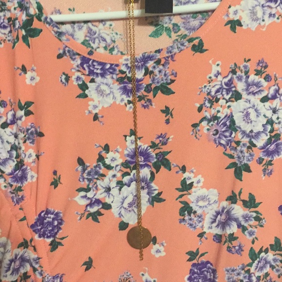 Pink flowered dress with necklace. Size small - Picture 3 of 3